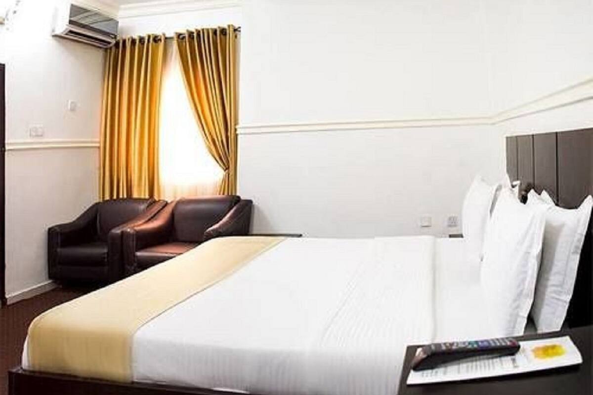 In-room safe, free WiFi, bed sheets