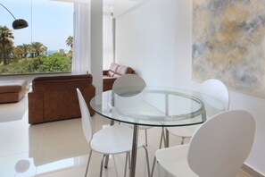 Suite Deluxe, 2 habitaciones, vista al mar | Servicio a la habitación
