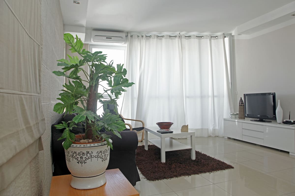 Classic Apartment, 2 Bedrooms, Sea View | Living room | Flat-screen TV