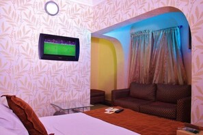 Executive Double or Twin Room | In-room safe, desk, blackout curtains, iron/ironing board - Vines Hotel (Abuja)
