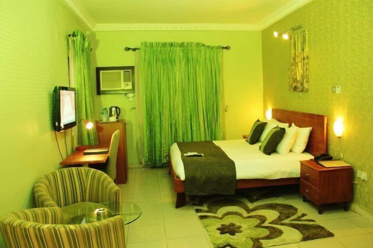 Executive Double or Twin Room | In-room safe, desk, blackout drapes, iron/ironing board (on request)