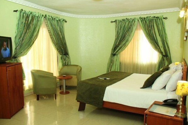 Executive Double or Twin Room | In-room safe, desk, blackout curtains, iron/ironing board - Vines Hotel (Abuja)