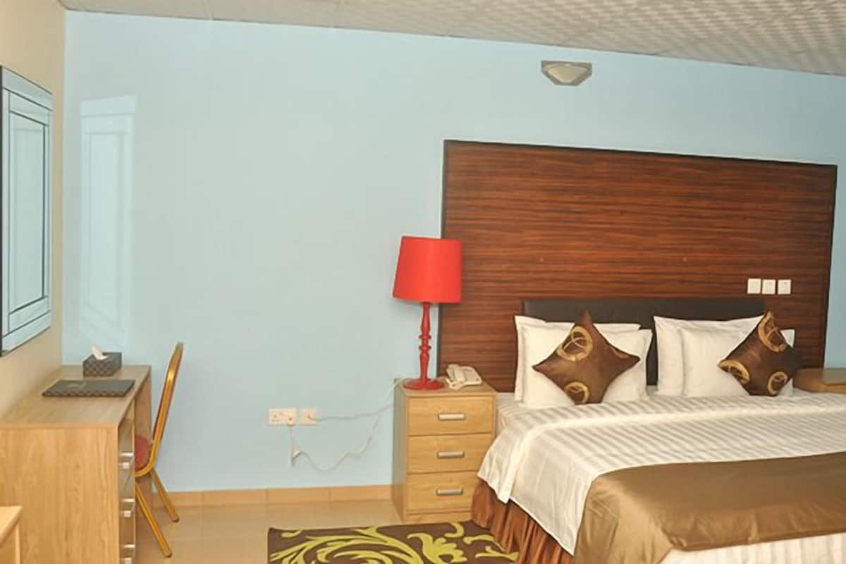 Business Suite, City View