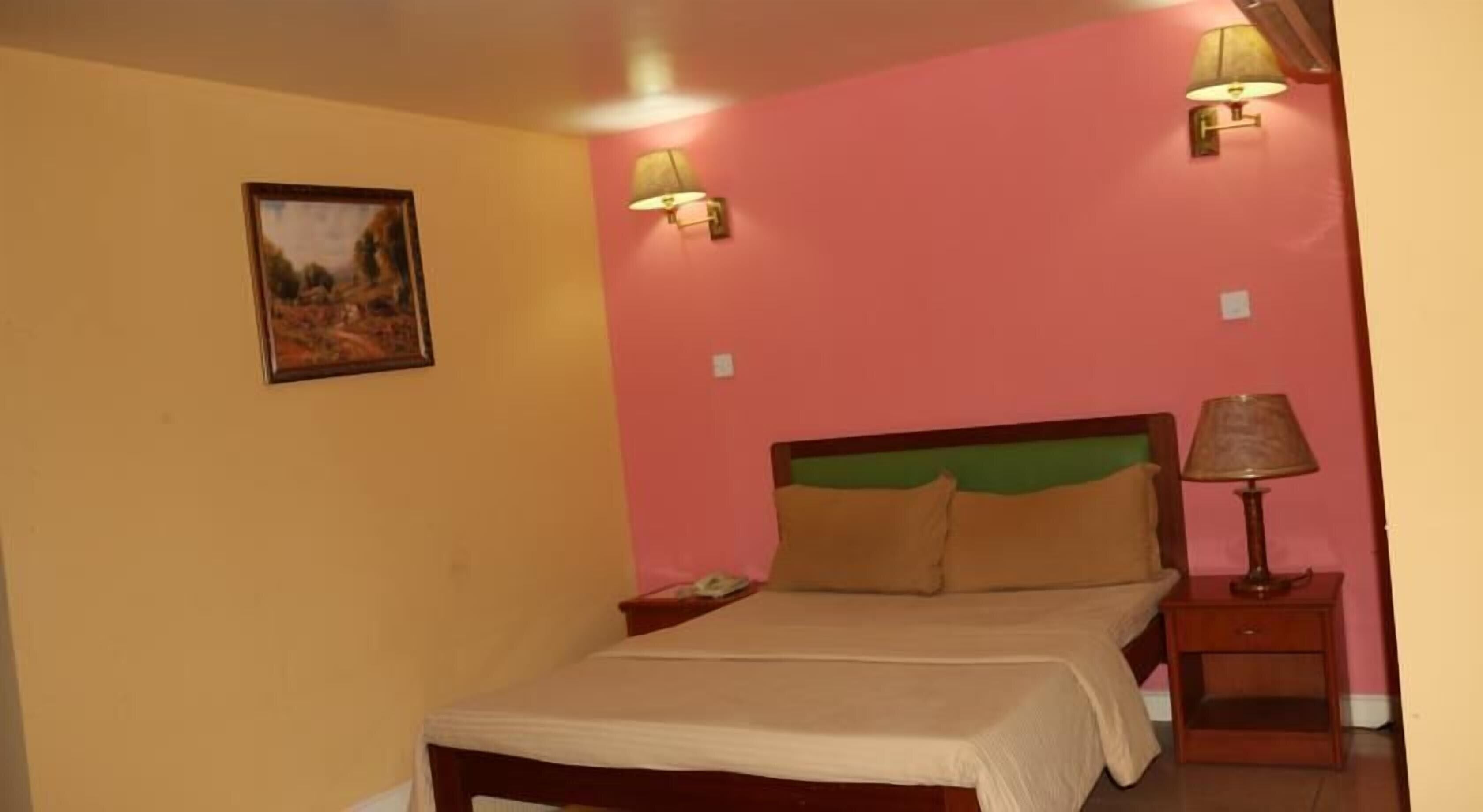 In-room safe, desk, free WiFi