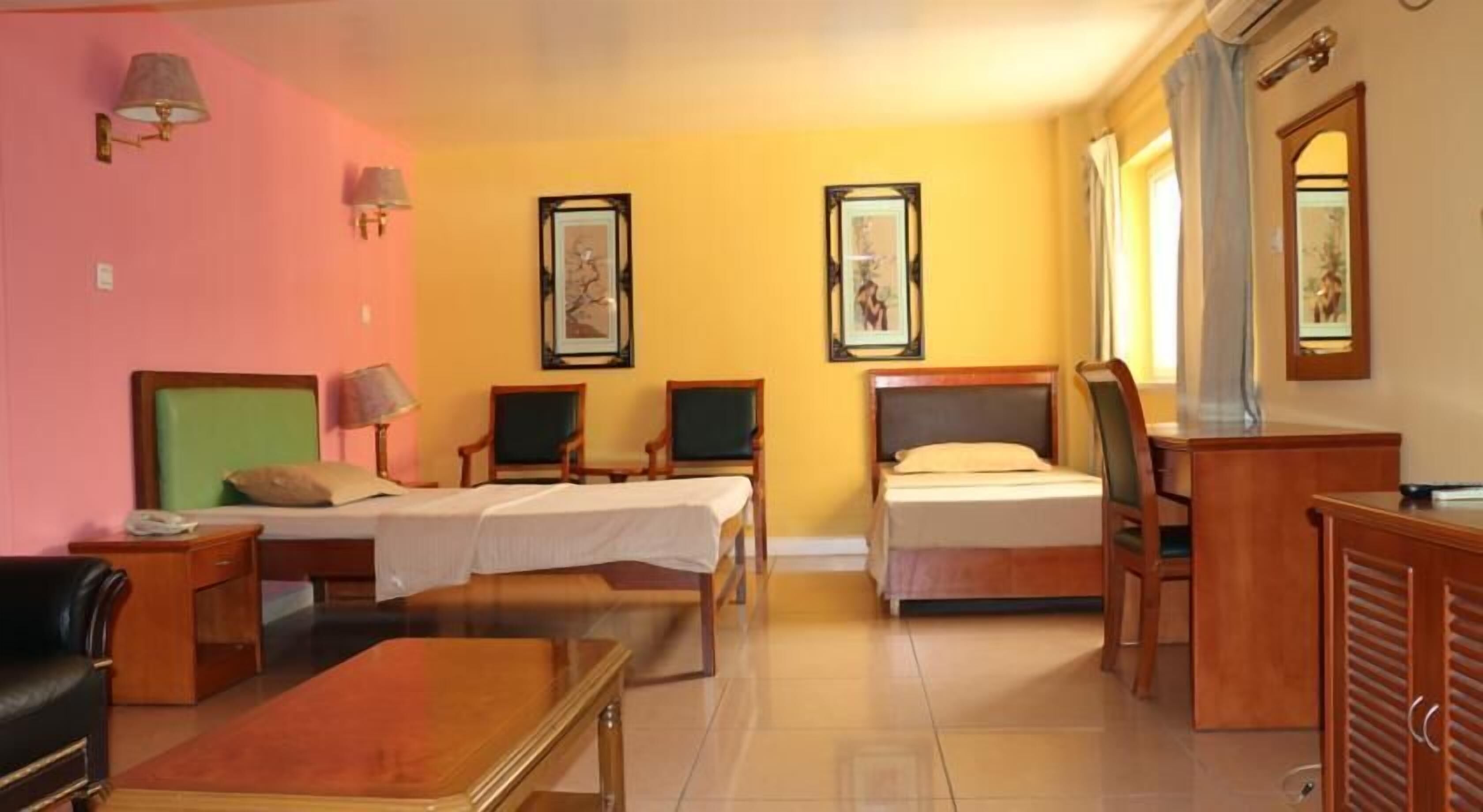 In-room safe, desk, free WiFi