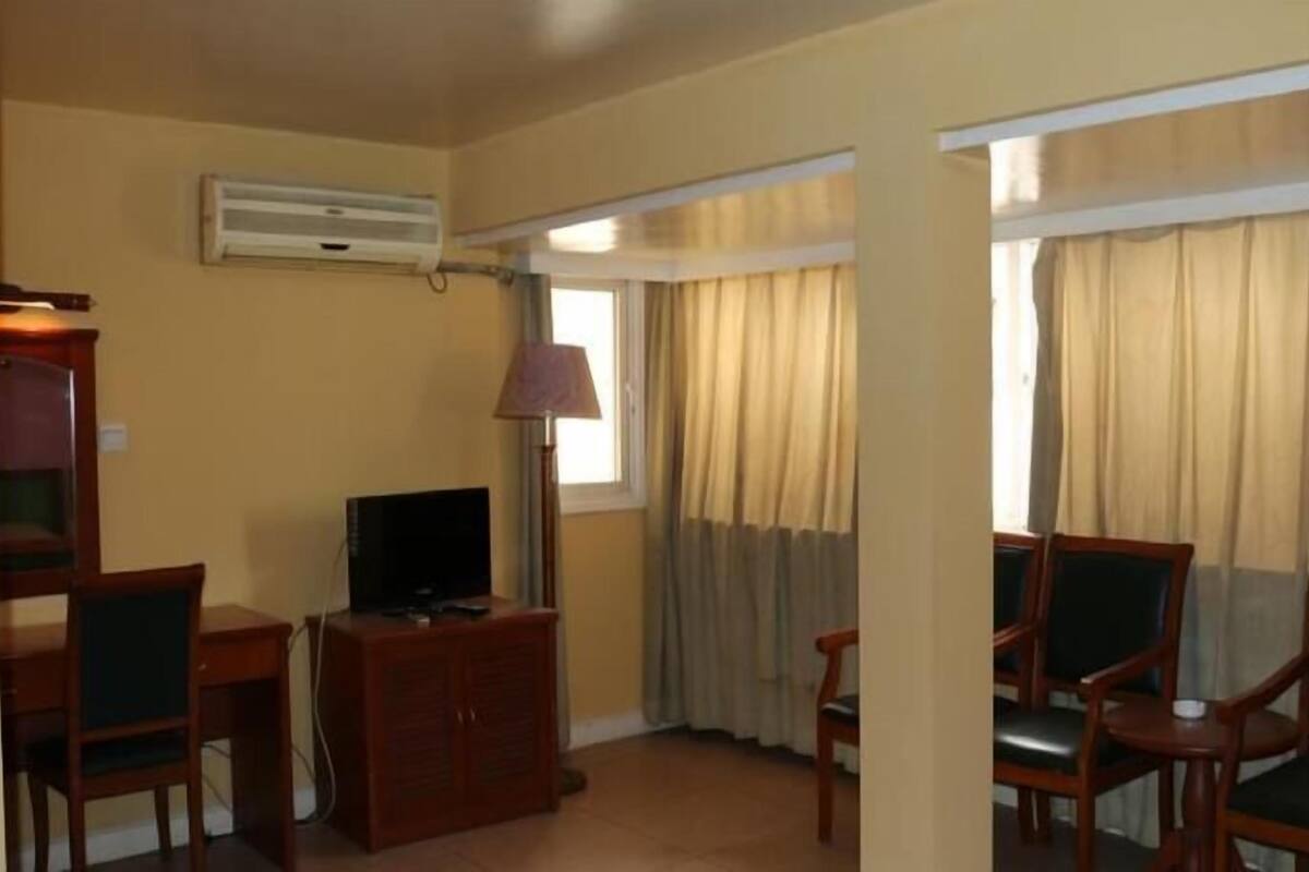 In-room safe, desk, WiFi (free)