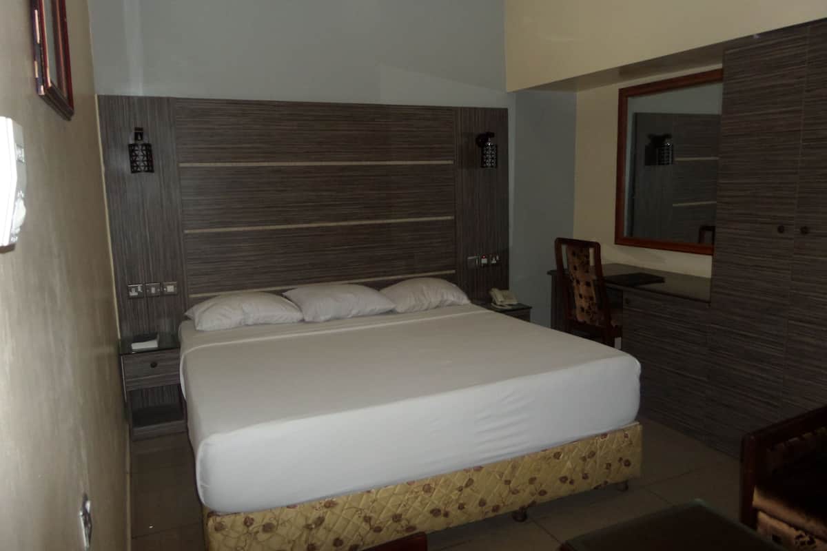 Executive Room, 1 Bedroom, City View | 1 bedroom, premium bedding, in-room safe, individually decorated
