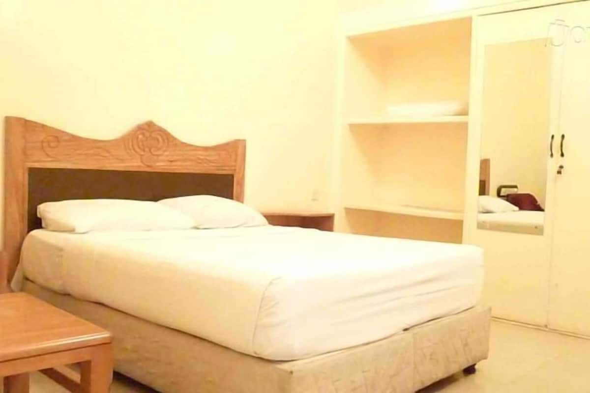 1 Schlafzimmer, hochwertige Bettwaren, Zimmersafe, individuell dekoriert