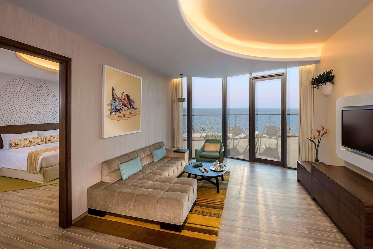 Suite – premium, 1 soverom, balkong (Palm Sea View and Club Lounge Access) | Sengetøy i egyptisk bomull, sengetøy av topp kvalitet og dundyner