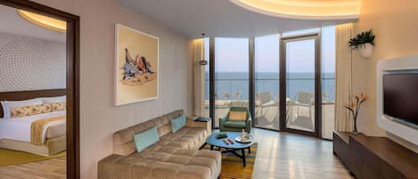 Premium Suite, 1 Bedroom, Balcony (Palm Sea View and Club Lounge Access) | Egyptian cotton sheets, premium bedding, down duvets, pillow-top beds