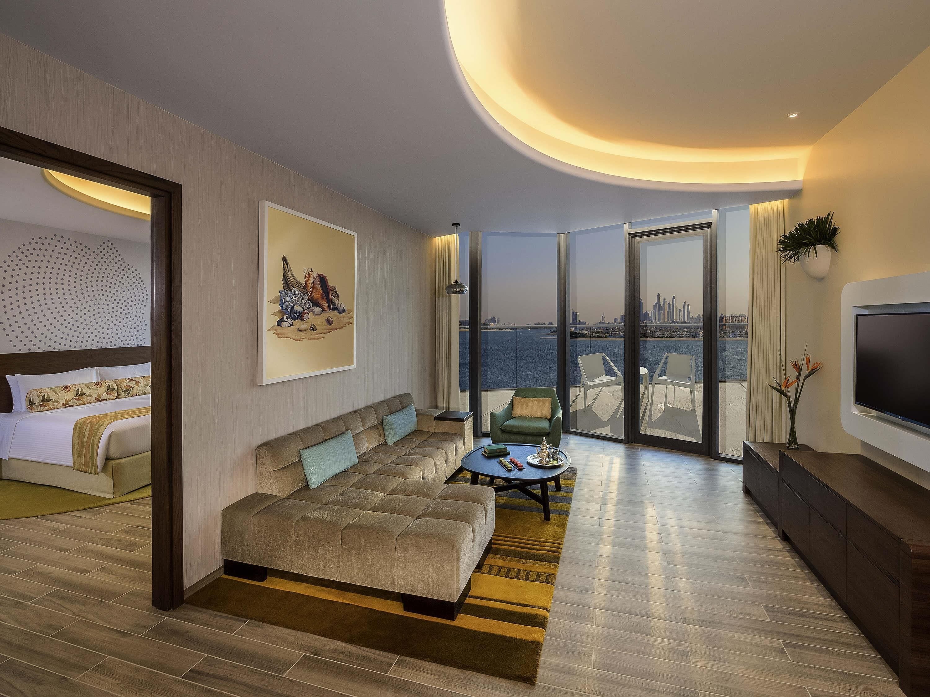 Premium Suite, 1 Bedroom, Balcony (Palm Sea View and Club Lounge Access) | Cadar kapas Mesir, peralatan tempat tidur premium, gebar bulu kapas 