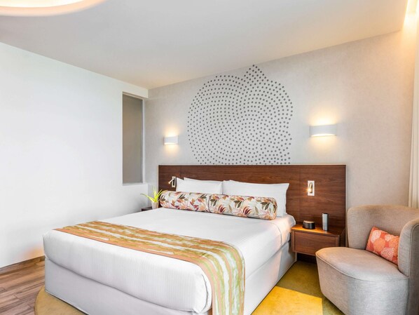 Egyptian cotton sheets, premium bedding, down comforters, pillowtop beds - The Retreat Palm Dubai MGallery by Sofitel (Dubai)