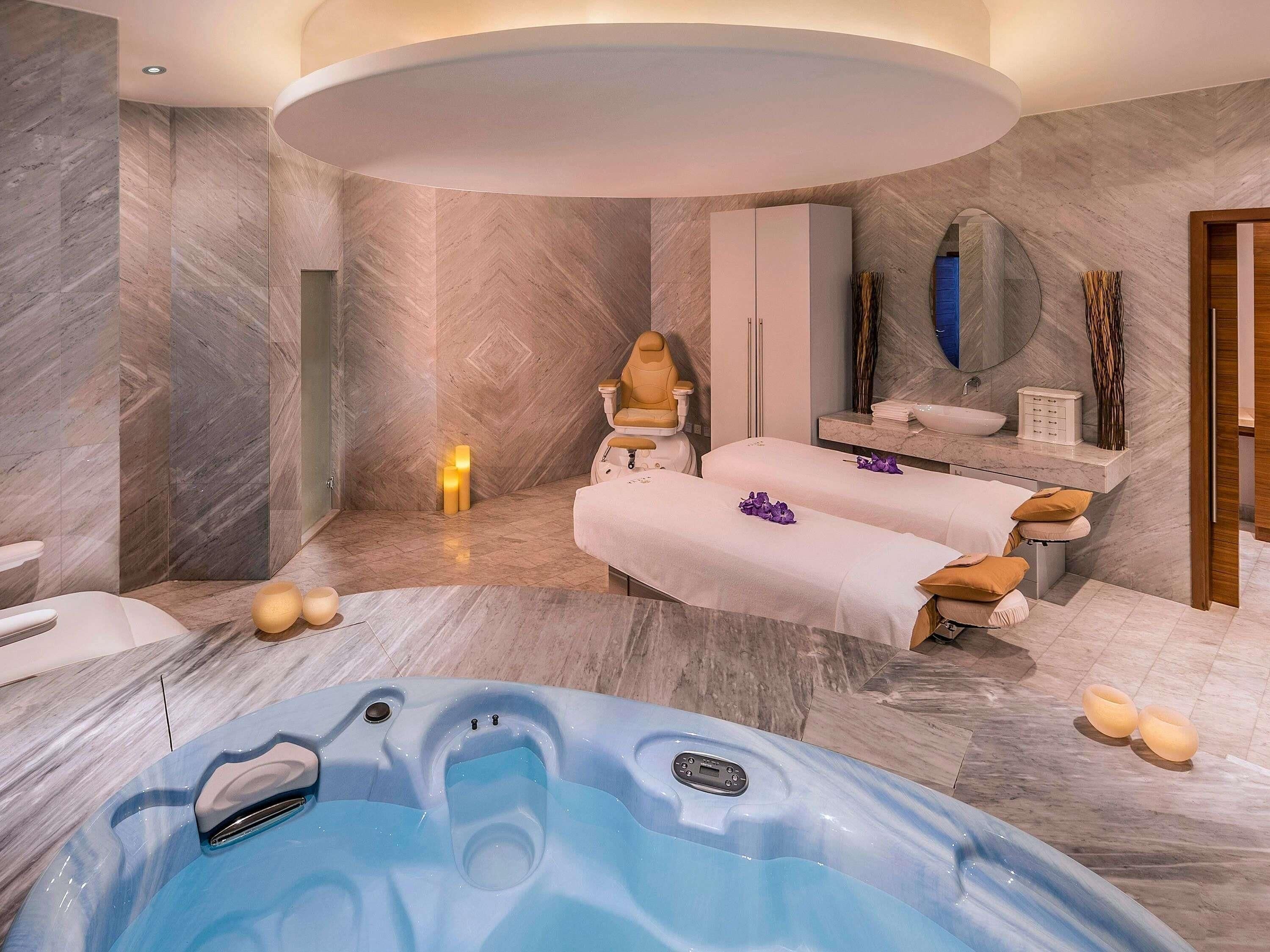 Sauna, tina de hidromasaje, baño de vapor y baño turco o hammam 