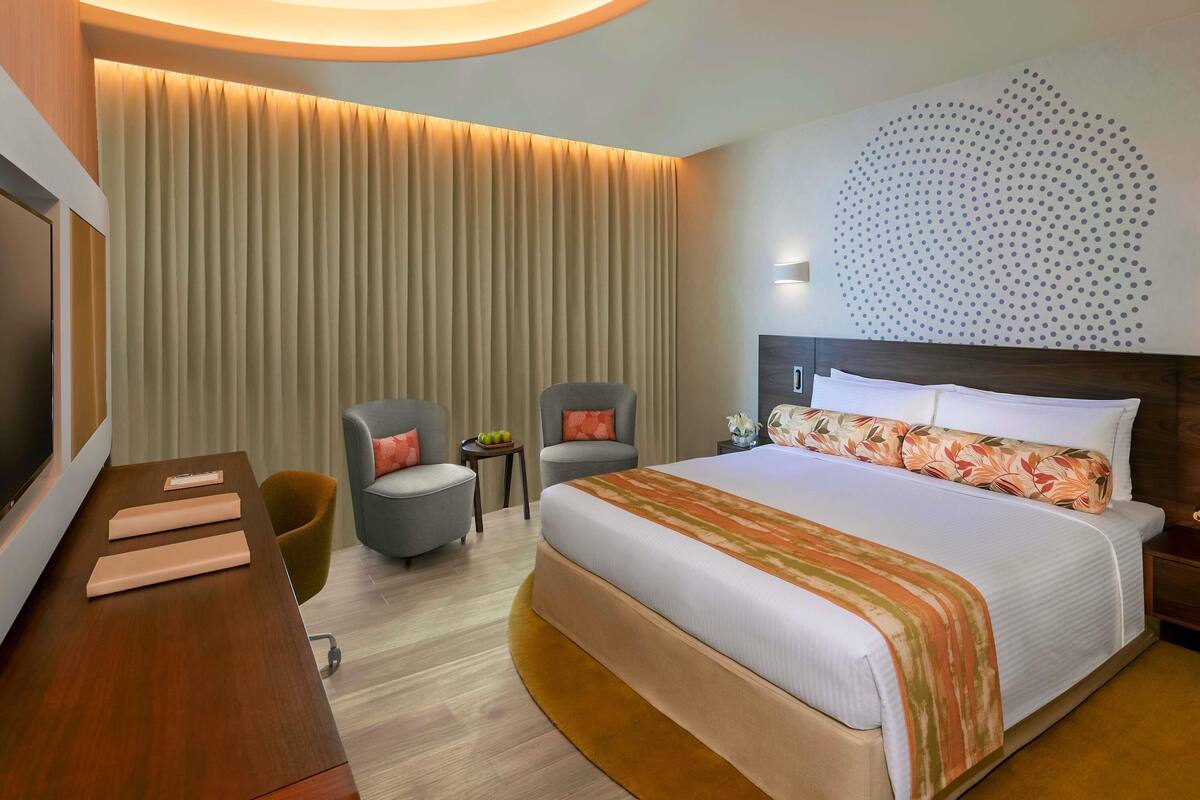 Deluxe Room with Balcony | Egyptian cotton sheets, premium bedding, down duvets, pillow-top beds