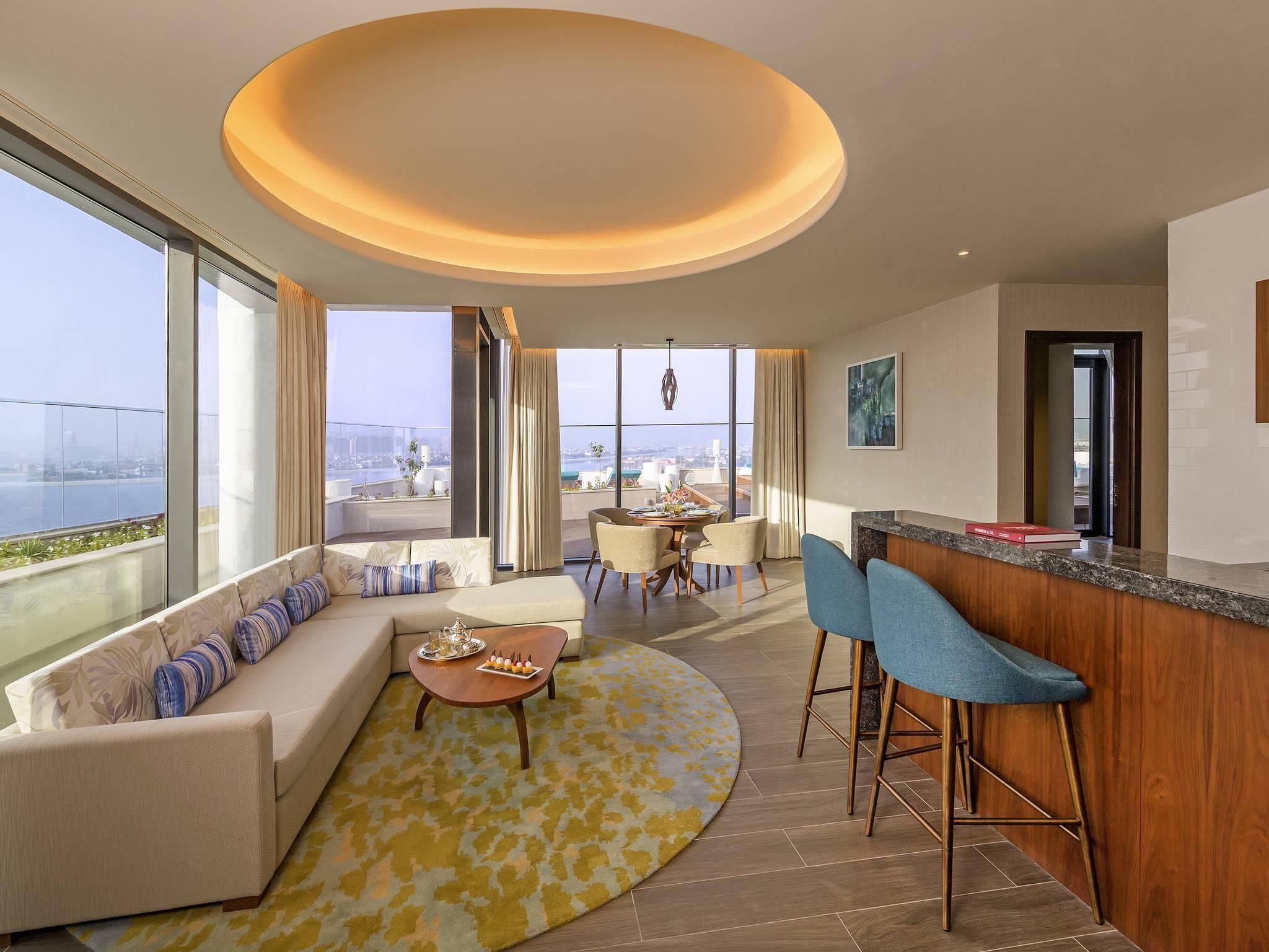 Suite Club, 1 grand lit, accès au salon club, vue mer | Draps en coton égyptien, literie de qualité supérieure