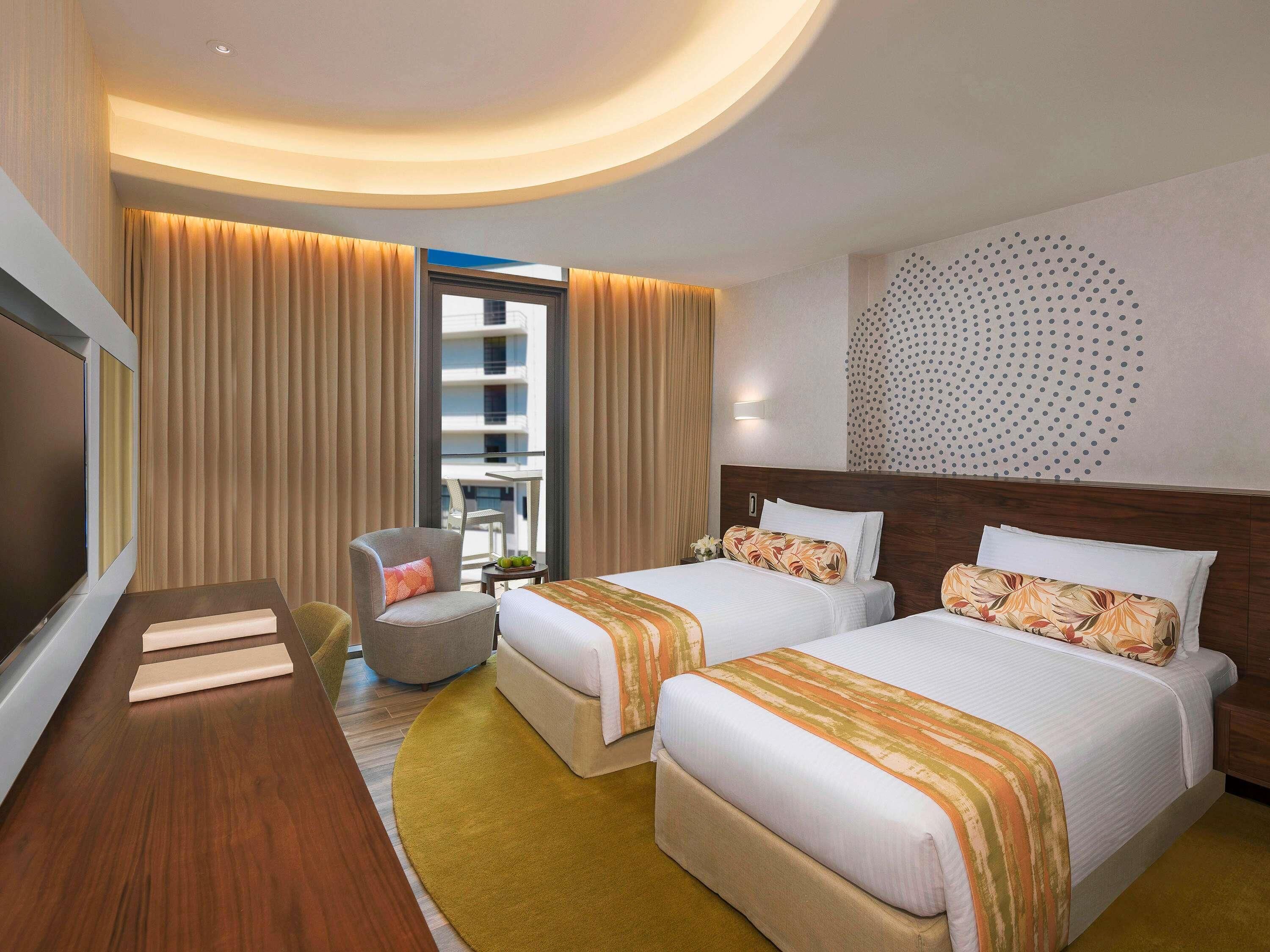 Deluxe Room with Balcony | Egyptinpuuvillaiset lakanat, ylelliset vuodevaatteet, untuvapeitot
