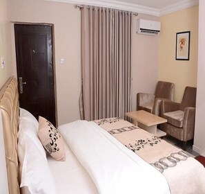 Zimmersafe, individuell dekoriert, individuell eingerichtet