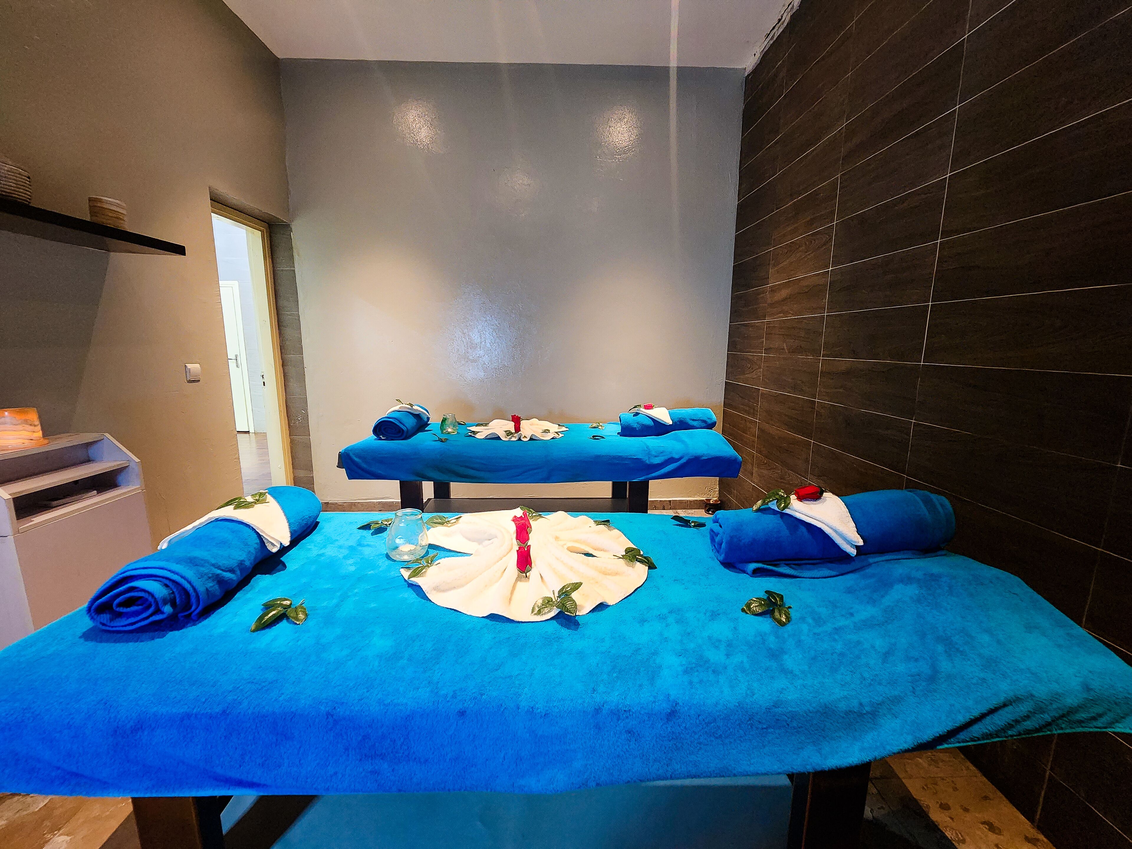 couples treatment room(s), body treatments, massages on the beach