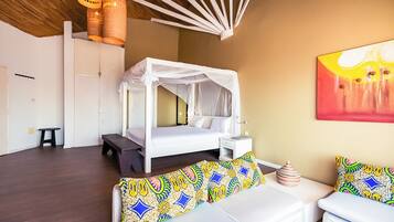 Premium bedding, in-room safe, individually decorated