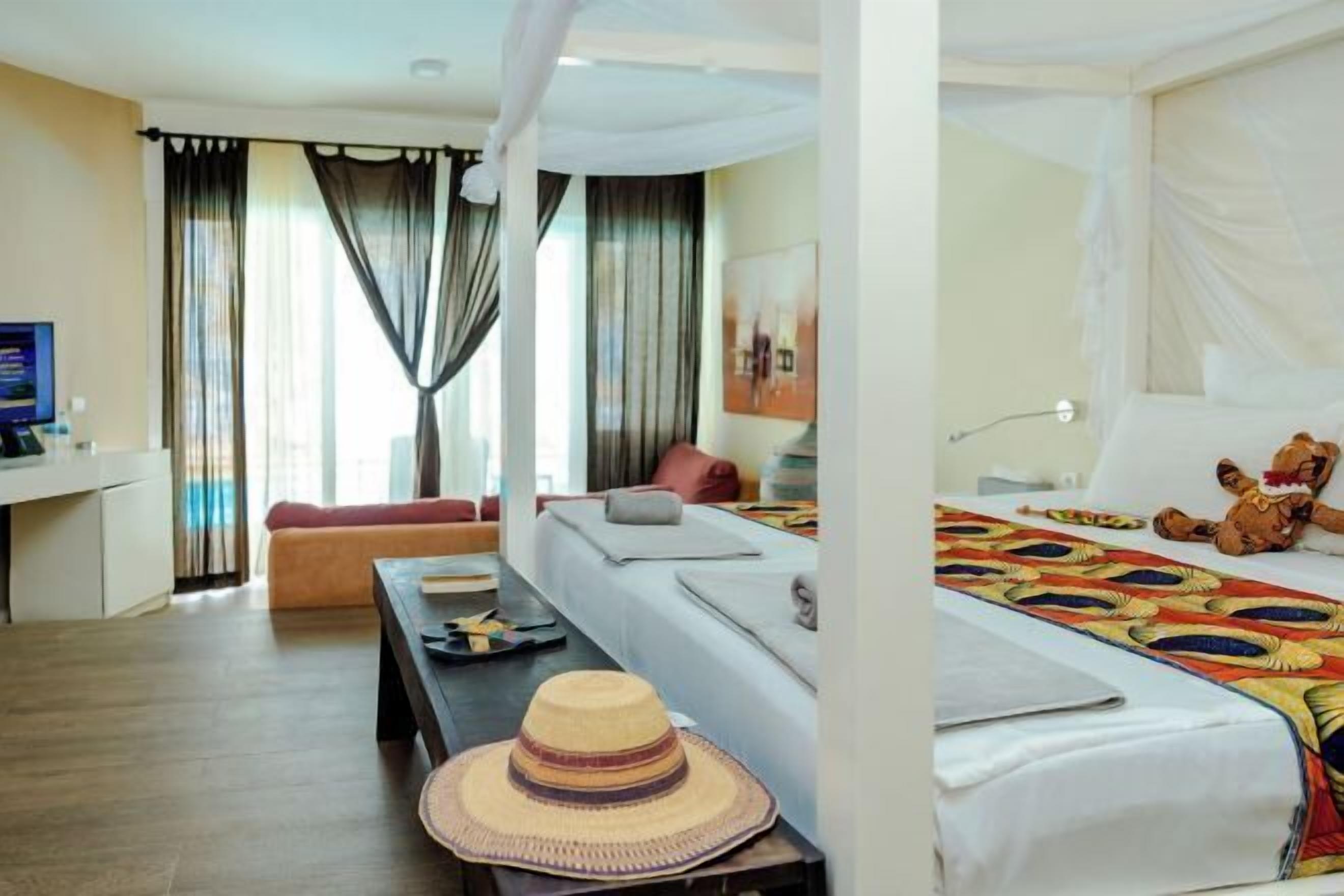 Premium bedding, in-room safe, individually decorated