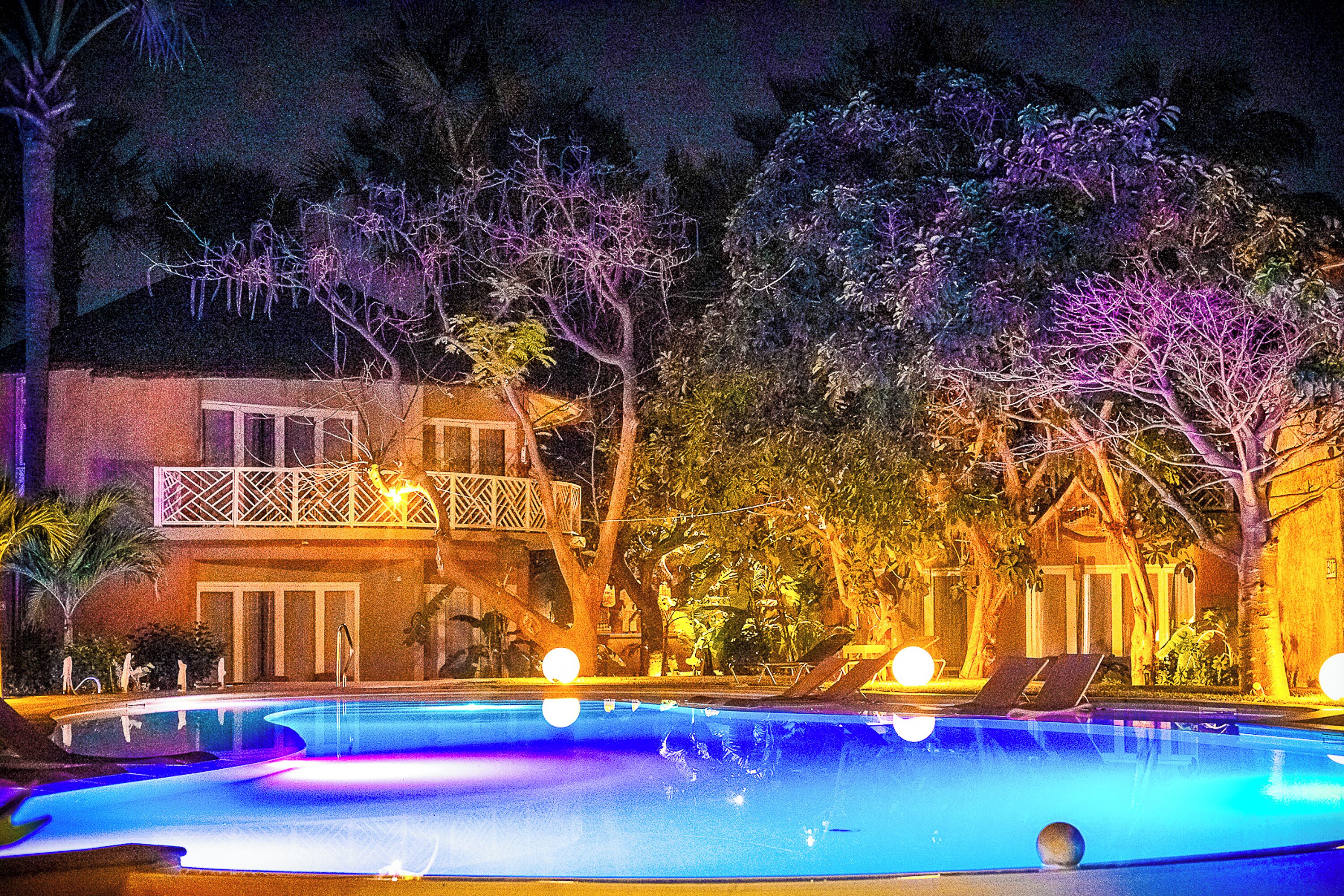 outdoor pool, free pool cabanas, pool umbrellas