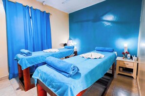 Bilik rawatan pasangan, rawatan badan, perkhidmatan urut di pantai 