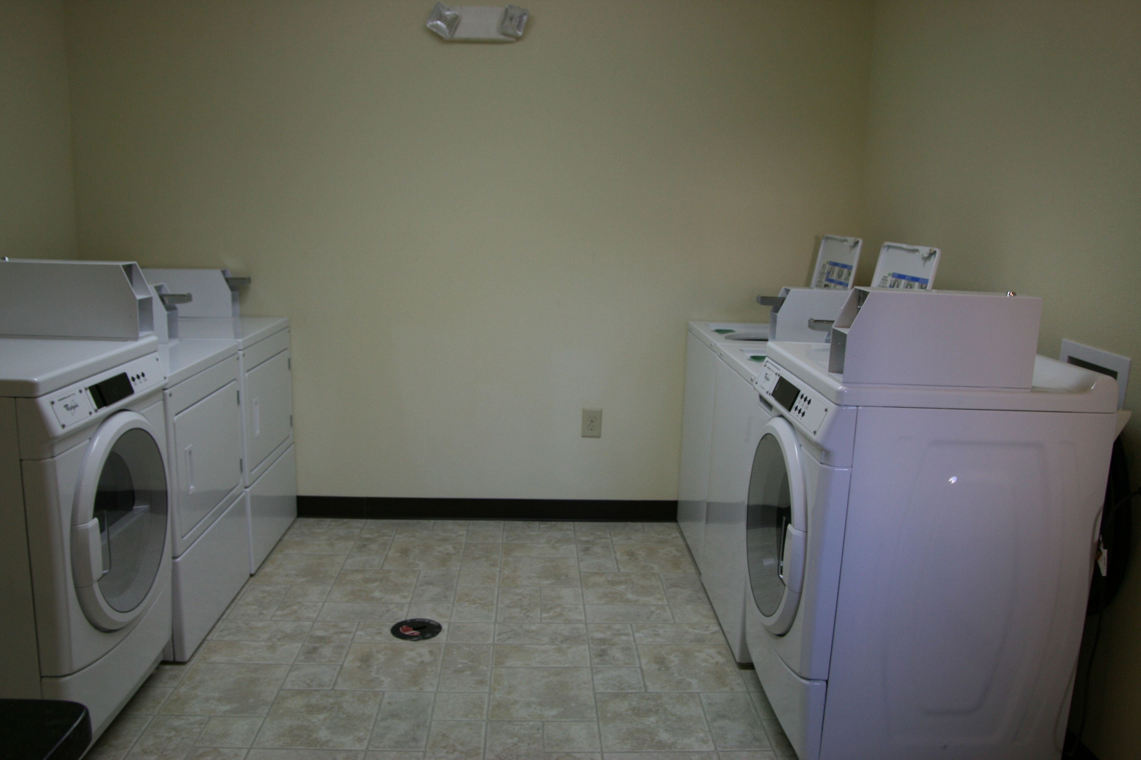 standard suite, 2 queen beds | laundry
