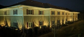 แอฟฟอร์เดเบิล สวีทส์ มัวร์สวิลล์ เลคนอร์มัน