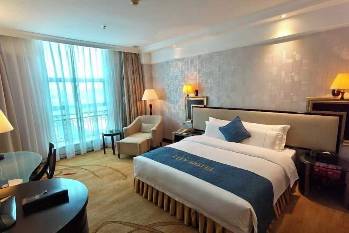 Minibar, in-room safe, desk, blackout drapes