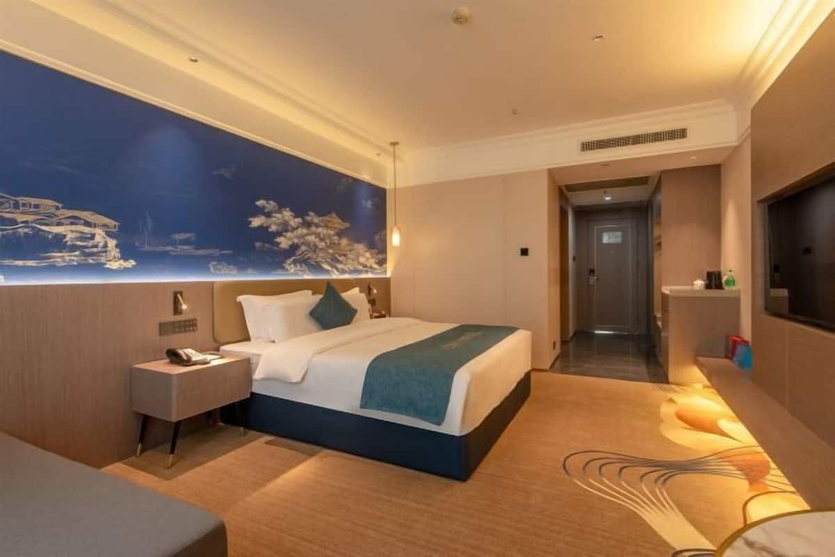Minibar, in-room safe, desk, blackout drapes