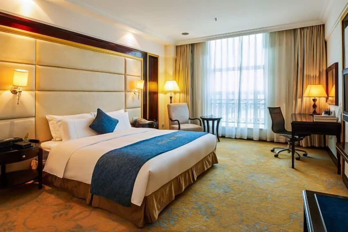 Minibar, in-room safe, desk, blackout drapes