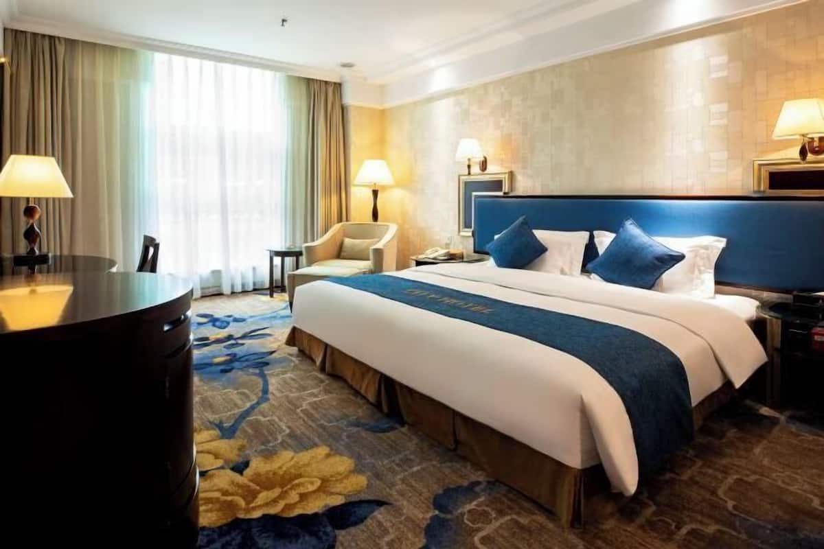 Minibar, in-room safe, desk, blackout drapes