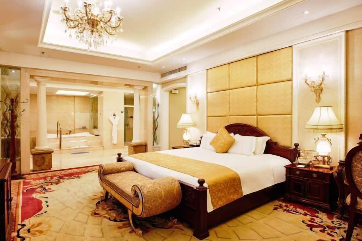 Minibar, in-room safe, desk, blackout drapes