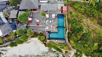 Deluxe Bungalow, 1 King Bed, Partial Ocean View