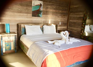 1 habitación, minibar, escritorio y cunas