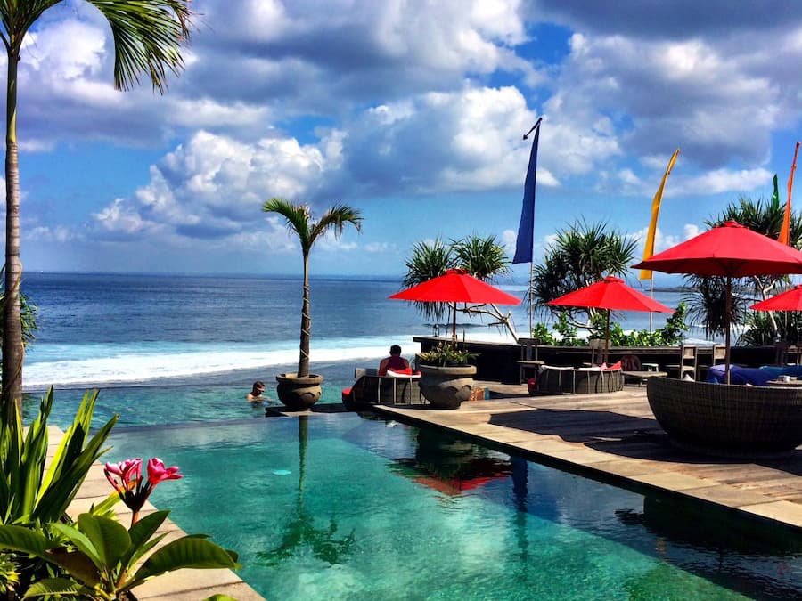 2 piscinas externas, guarda-sóis, espreguiçadeiras