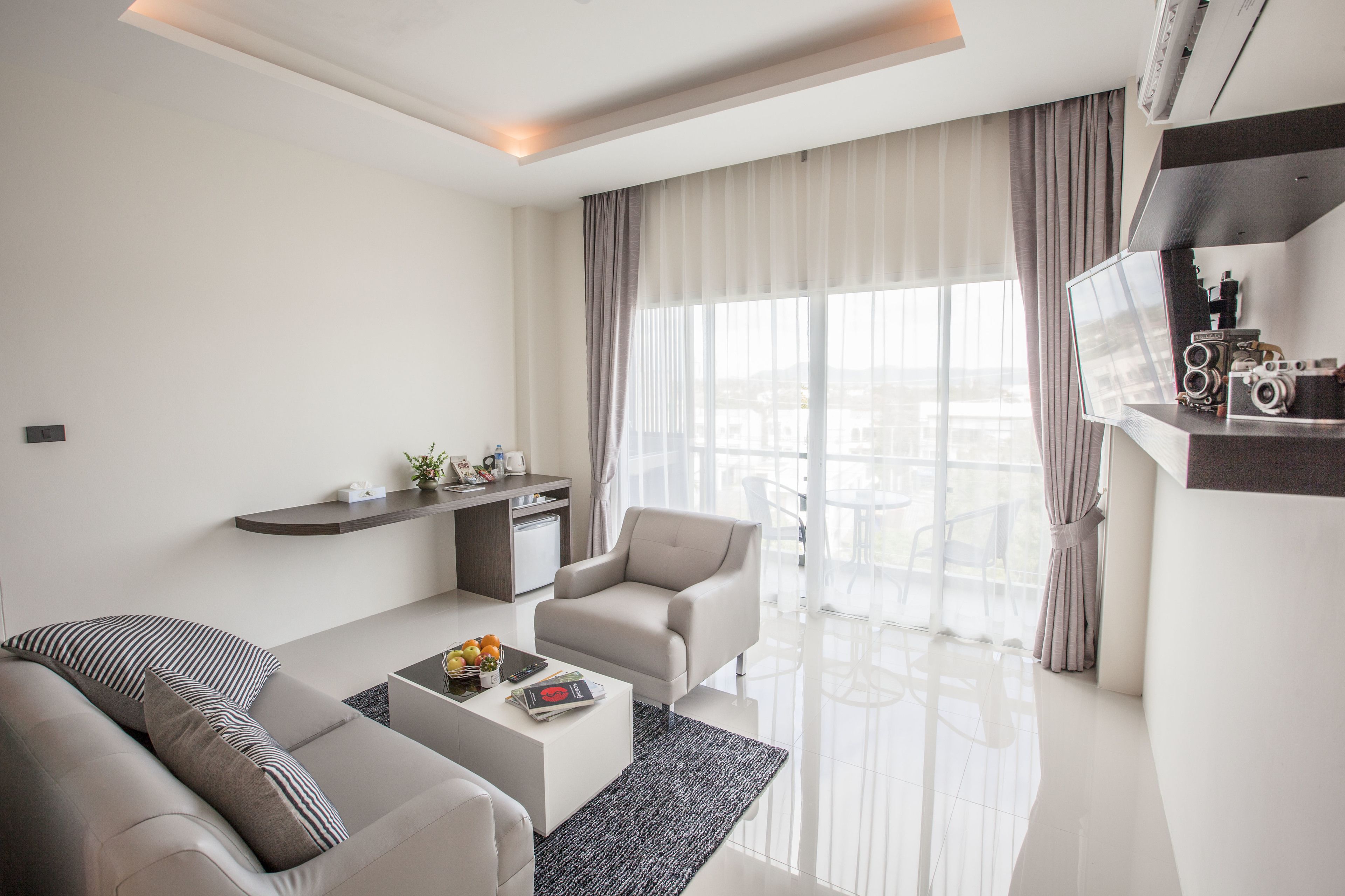 32-inch flat-screen tv with digital channels, tv