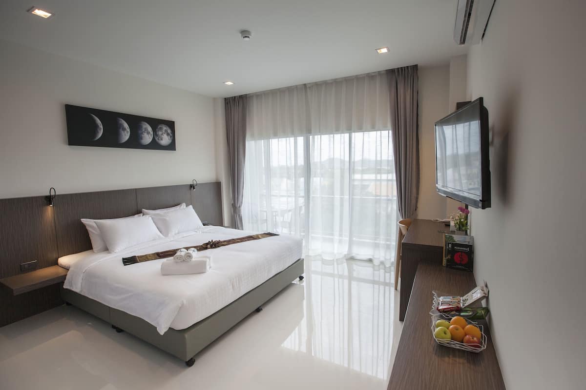  Standard King Size Bed  | Minibar, in-room safe, desk, blackout drapes