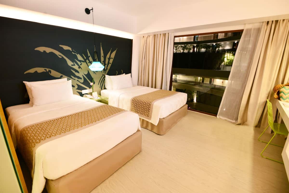deluxe room pool view | minibar, in-room safe, desk, laptop workspace