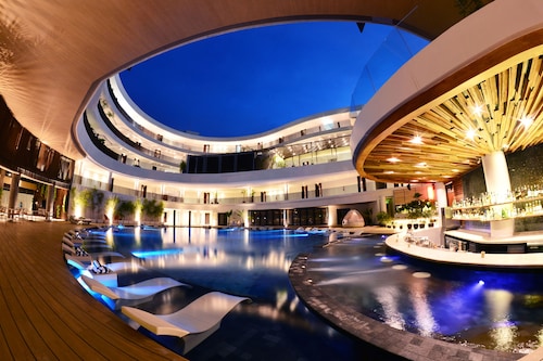 Hue Hotels and Resorts Boracay Managed by HII