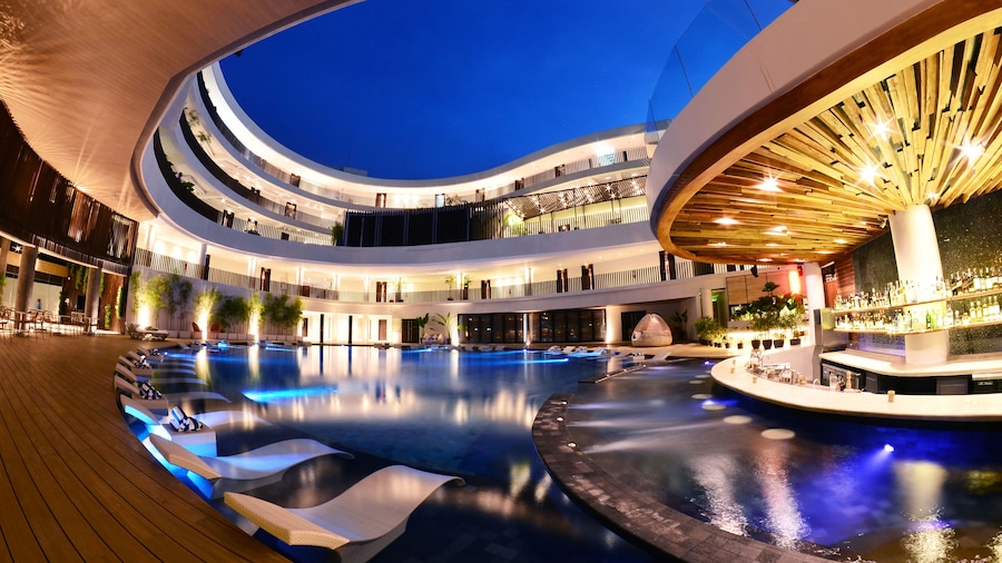 Hue Hotels and Resorts Boracay Managed by HII