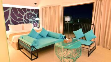 Suite | Minibar, in-room safe, individually decorated, individually furnished