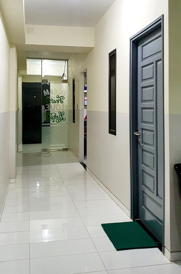 Bureau, chambres insonorisées, Wi-Fi gratuit, draps fournis