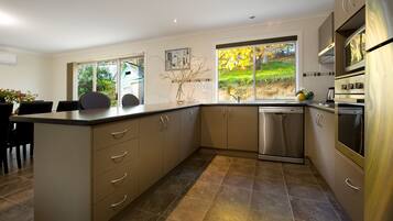 Nhà, 5 phòng ngủ | Bếp riêng | Tủ lạnh, lò vi sóng, lò nướng, bếp nấu