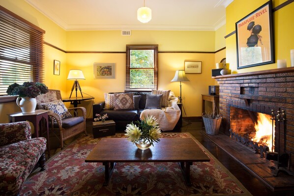 Traditional House, 3 Bedrooms, Garden View, Courtyard Area | Living area