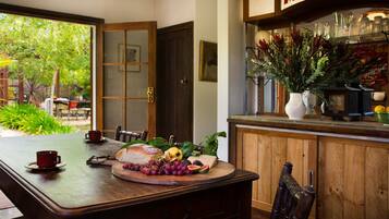 Traditional House, 3 Bedrooms, Garden View, Courtyard Area | Private kitchen | Full-size fridge, microwave, oven, stovetop