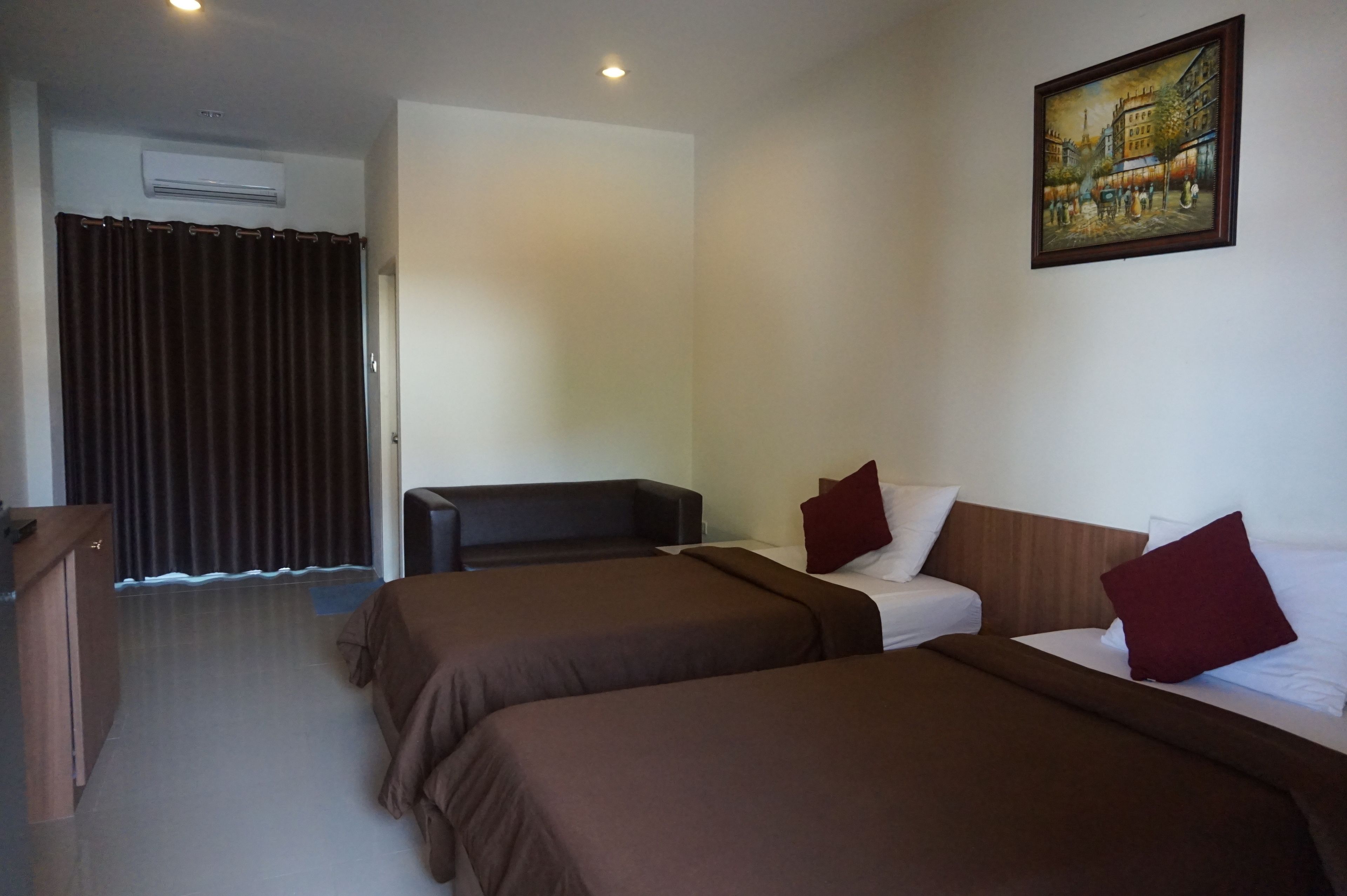 standard twin room | desk, blackout curtains, free wifi