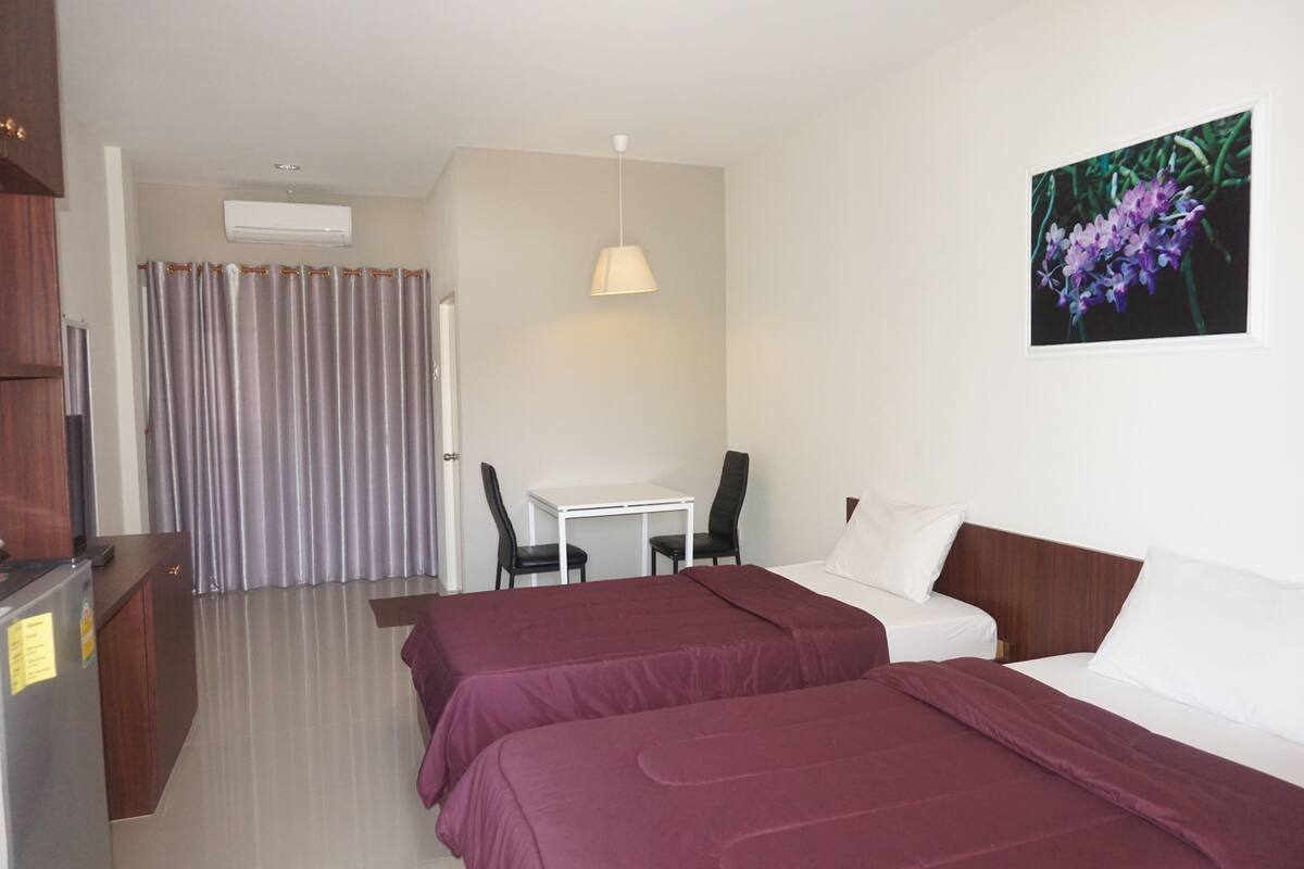 Standard Twin Room | Desk, blackout drapes, WiFi (free)