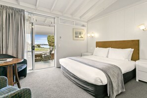 Deluxe studio, 1 queensize bed, bubbelbad, op benedenverdieping | Een strijkplank/strijkijzer, gratis wifi, beddengoed