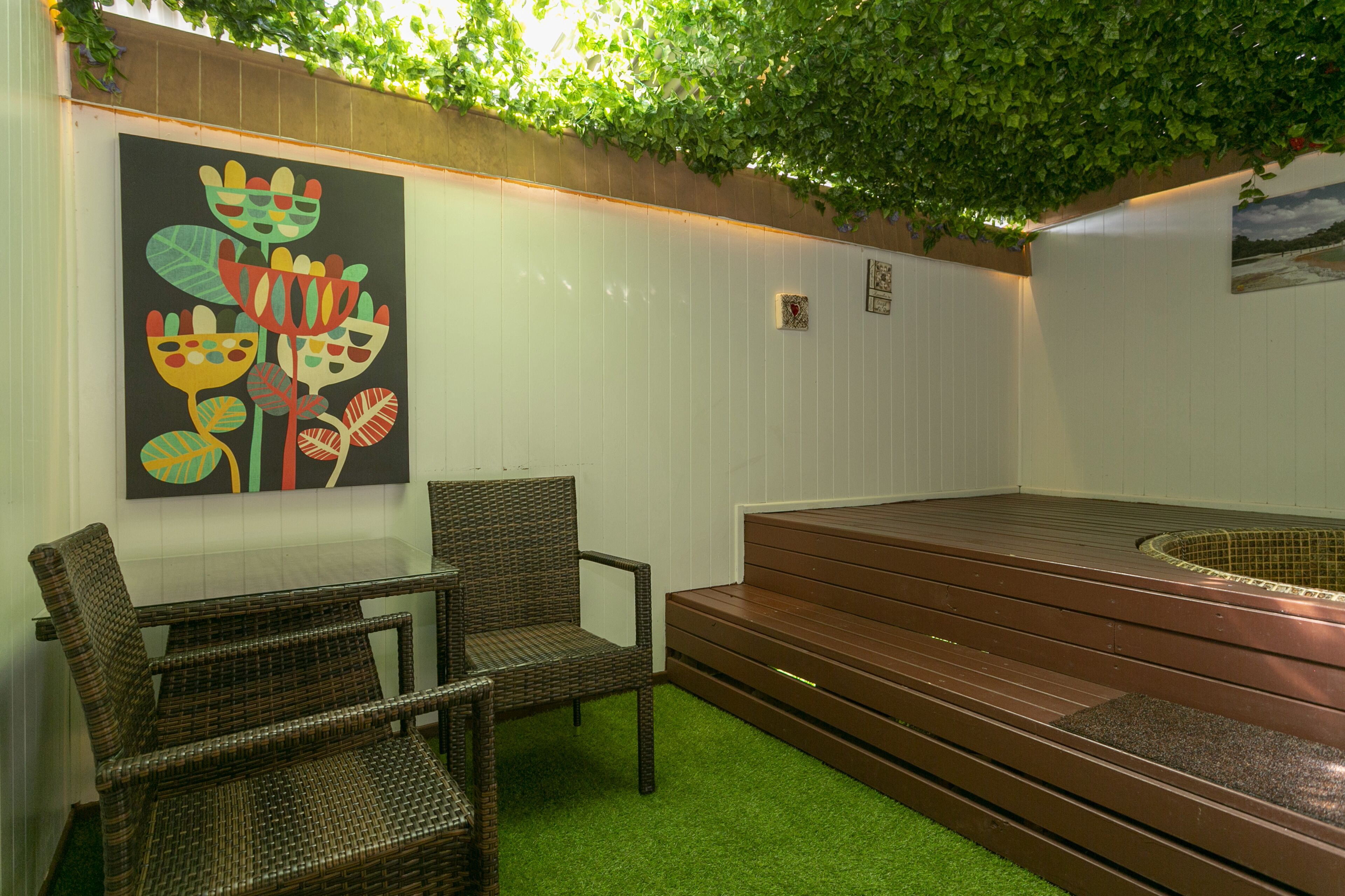 Exclusive Studio Suite, 1 Queen Bed, Hot Tub, Ground Floor | Iron/ironing board, free WiFi, bed sheets